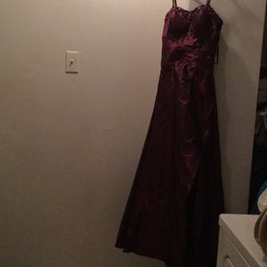 Selling this beautiful purple color prom dress